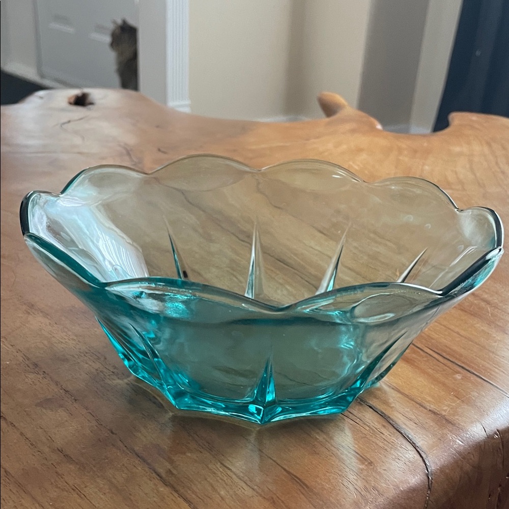 Vintage anchor hocking blue glass Swedish modern aquamarine turquoise bowl
